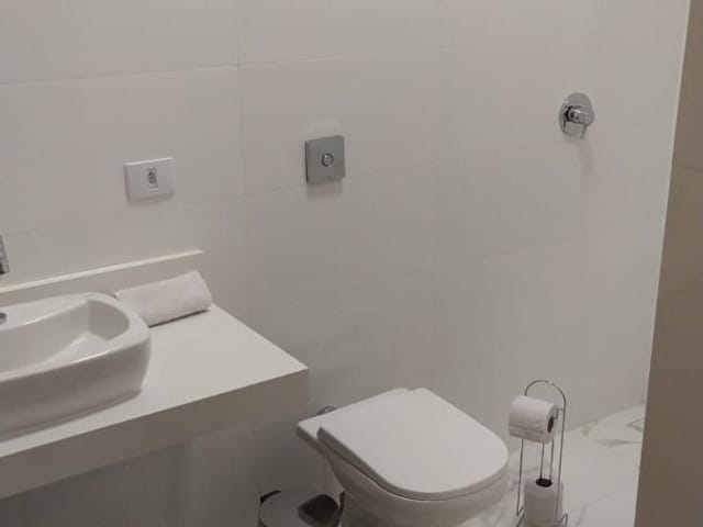 Casa com 475m² 3 quartos e 2 banheiros, à venda, no bairro Residencial Portal do Lago em Cambé