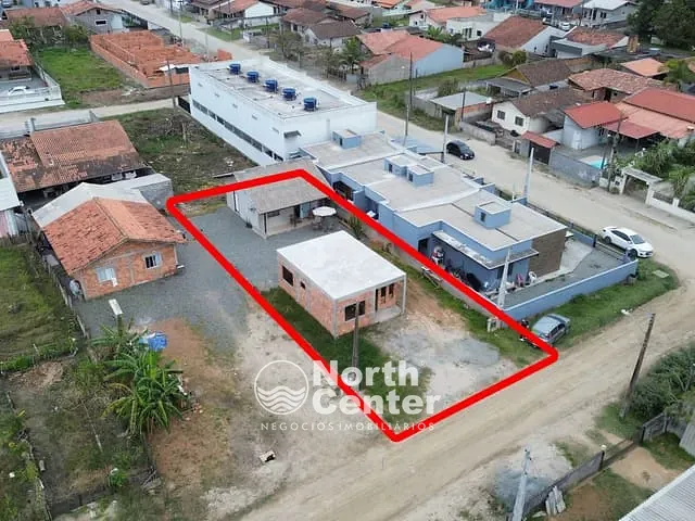 Casa com 360m² 3 quartos e 2 banheiros, à venda, no bairro Centro em Balneário Barra do Sul