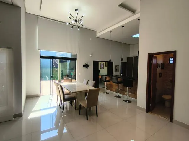 Casa com 165m² 2 quartos e 4 banheiros, à venda, no bairro Jardim Itatiaia 2 em Londrina