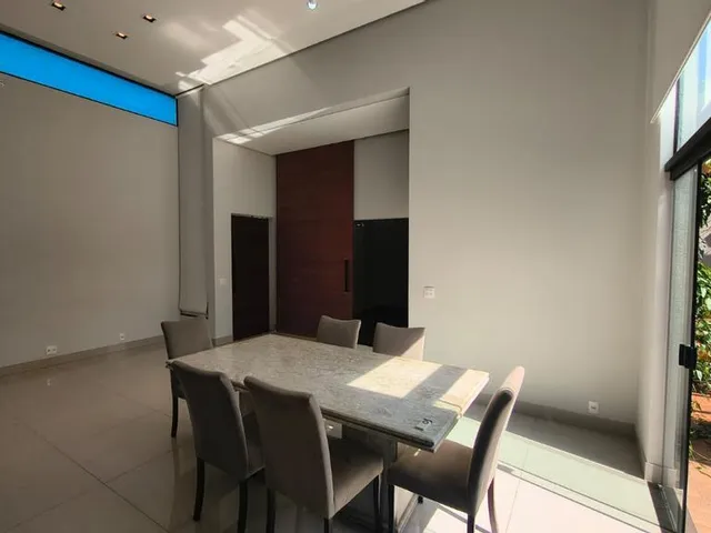 Casa com 165m² 2 quartos e 4 banheiros, à venda, no bairro Jardim Itatiaia 2 em Londrina