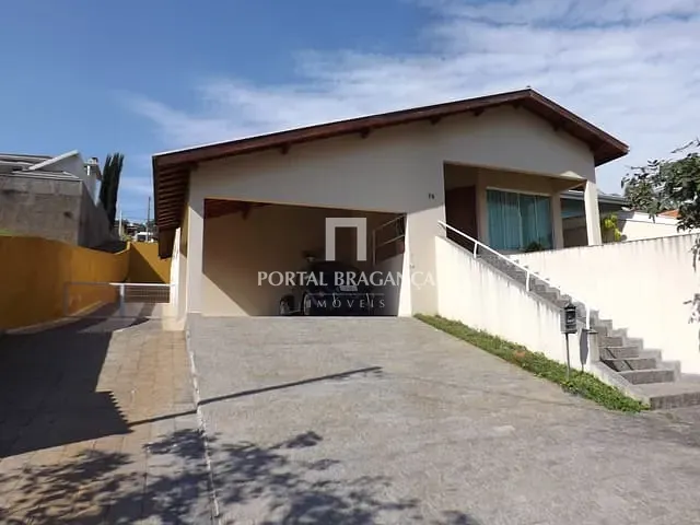 Casa com 560m² 3 quartos e 5 banheiros, à venda, no bairro Residencial Colinas de São Francisco em Bragança Paulista