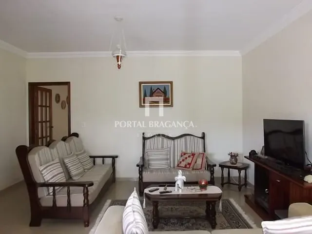 Casa com 560m² 3 quartos e 5 banheiros, à venda, no bairro Residencial Colinas de São Francisco em Bragança Paulista