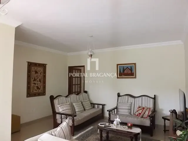 Casa com 560m² 3 quartos e 5 banheiros, à venda, no bairro Residencial Colinas de São Francisco em Bragança Paulista