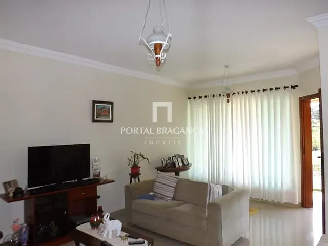 Casa com 560m² 3 quartos e 5 banheiros, à venda, no bairro Residencial Colinas de São Francisco em Bragança Paulista