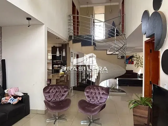 Casa com 410m² 3 quartos e 3 banheiros, à venda, no bairro Jardins Madri em Goiânia