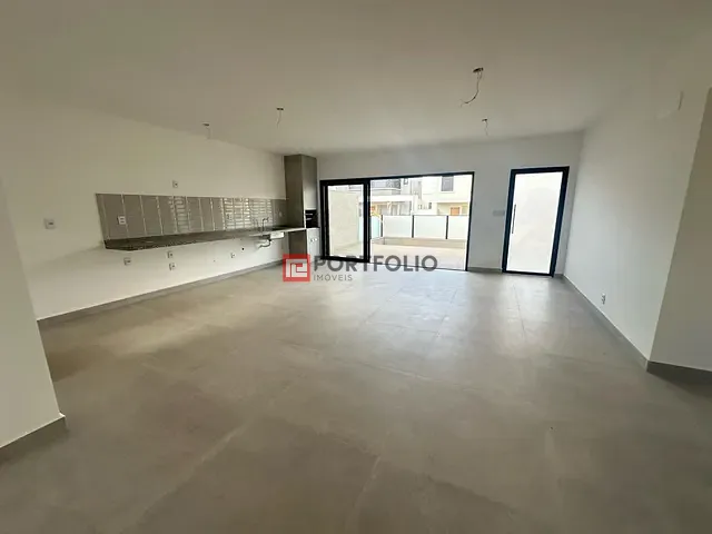 Casa 3 quartos e 4 banheiros, à venda, no bairro Residencial Jardins Lyon em Aparecida de Goiânia