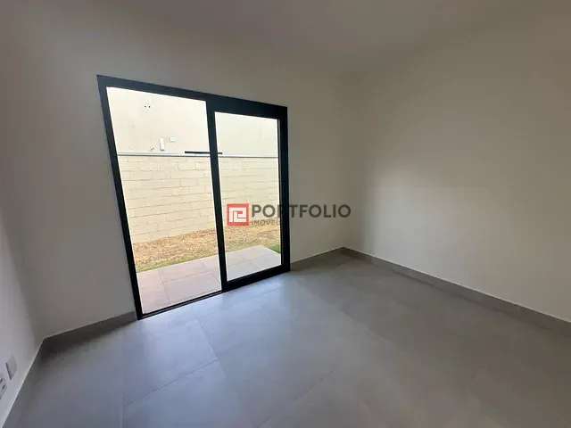 Casa 3 quartos e 4 banheiros, à venda, no bairro Residencial Jardins Lyon em Aparecida de Goiânia