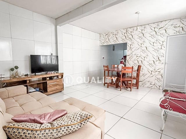 Casa com 144m² 2 quartos e 2 banheiros, à venda, no bairro Parquelândia em Fortaleza