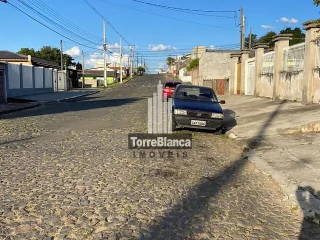 Casa com 660m² 3 quartos e 3 banheiros, à venda, no bairro Uvaranas em Ponta Grossa