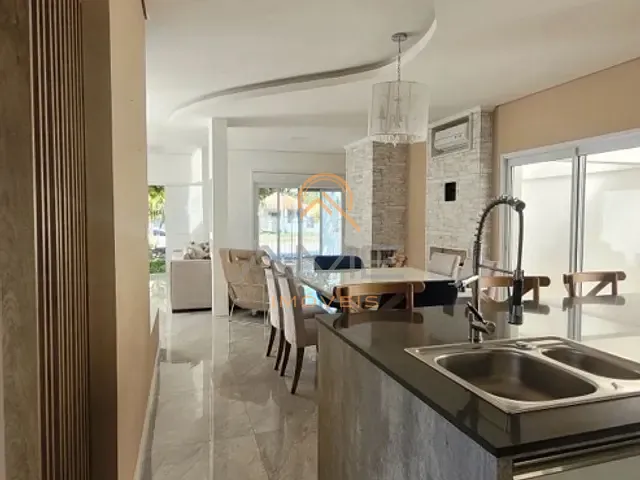 Casa com 480m² 3 quartos e 4 banheiros, à venda, no bairro Laranjal em Pelotas