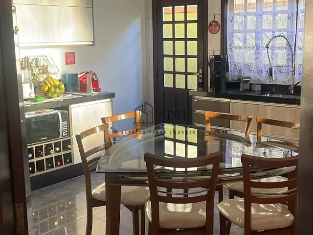 Casa 3 quartos e 3 banheiros, à venda, no bairro Vila Suissa em Mogi das Cruzes