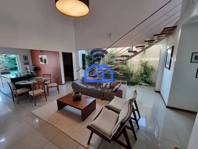 Sobrado com 403m² 4 quartos e 3 banheiros, à venda, no bairro Pontal de Santa Marina em Caraguatatuba