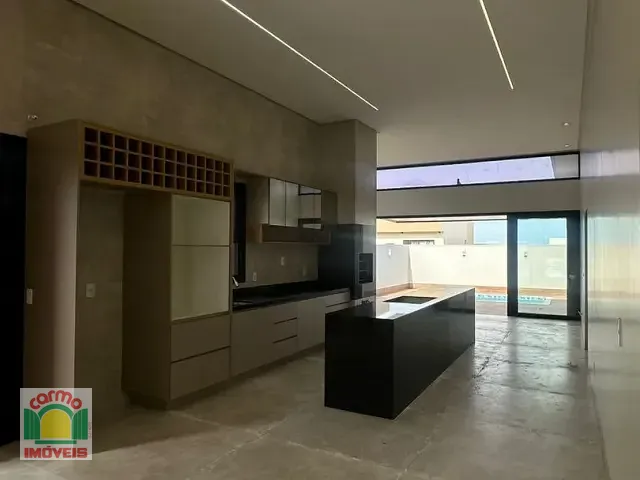 Casa 3 quartos e 4 banheiros, à venda, no bairro Condomínio Residencial Grand Trianon em Anápolis