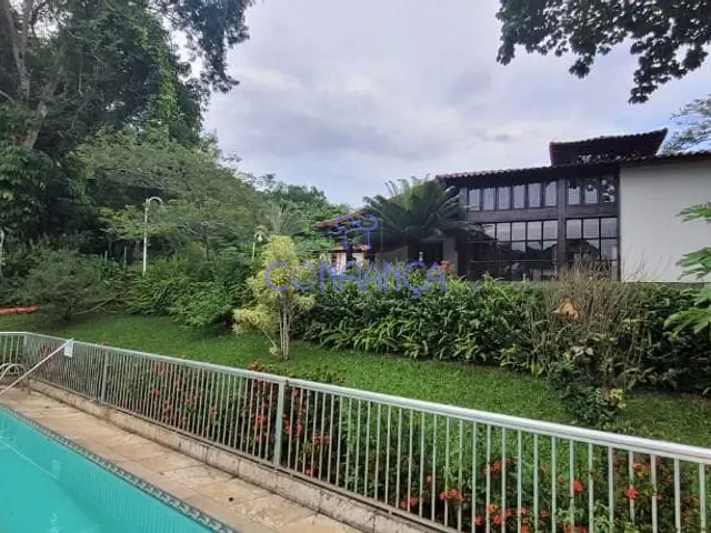 Casa com 200m² 4 quartos e 2 banheiros, à venda ou para alugar, no bairro Campo Grande em Rio de Janeiro