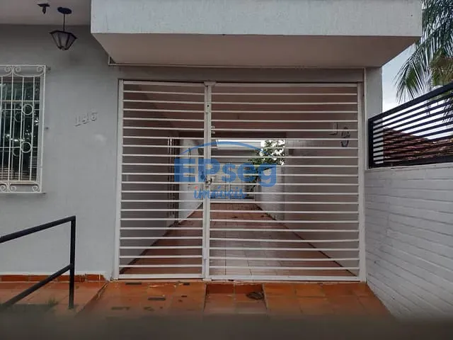 Casa à venda ou para alugar, no bairro Jardim Petrópolis em Londrina