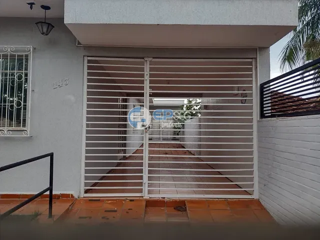 Casa à venda ou para alugar, no bairro Jardim Petrópolis em Londrina
