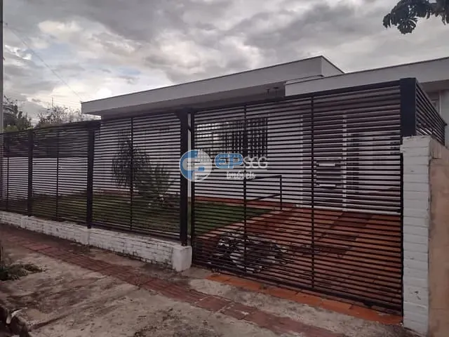Casa à venda ou para alugar, no bairro Jardim Petrópolis em Londrina
