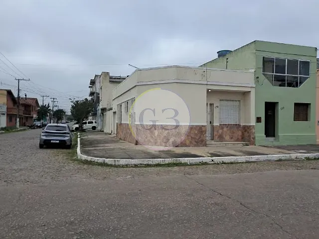 Casa 2 quartos e 1 banheiro, à venda, no bairro Centro em Pelotas