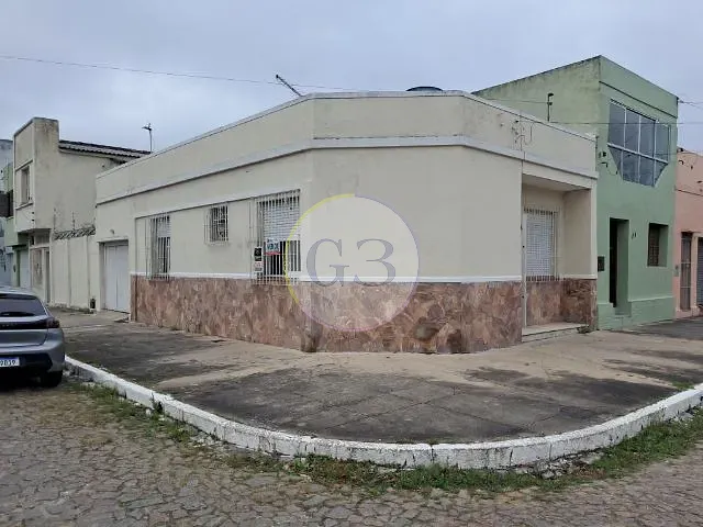 Casa 2 quartos e 1 banheiro, à venda, no bairro Centro em Pelotas