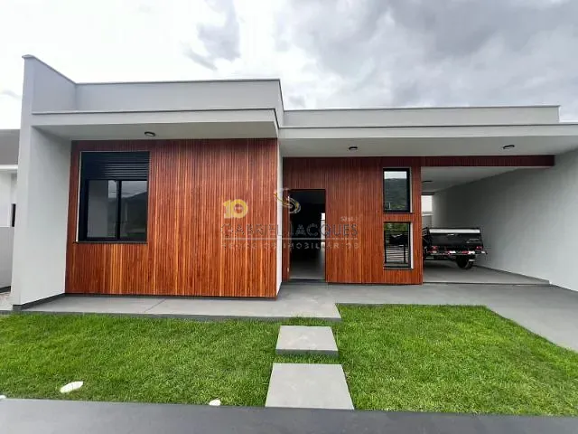 Casa com 252m² 3 quartos e 3 banheiros, à venda, no bairro Forquilhas em São José