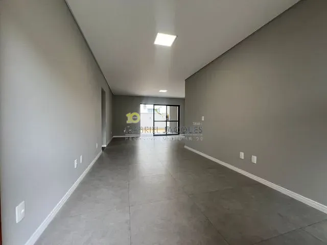Casa com 252m² 3 quartos e 3 banheiros, à venda, no bairro Forquilhas em São José