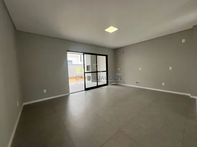 Casa com 252m² 3 quartos e 3 banheiros, à venda, no bairro Forquilhas em São José