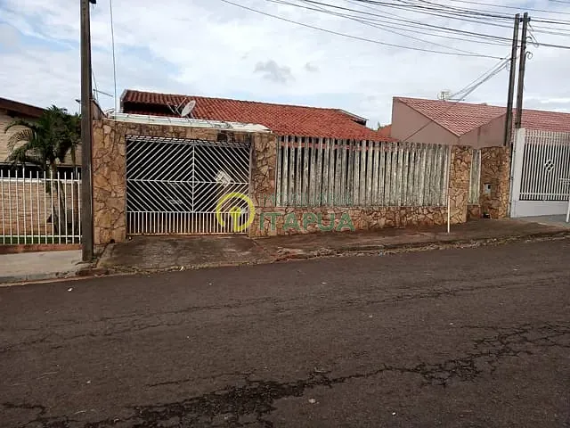 Casa com 350m² 3 quartos e 2 banheiros, à venda, no bairro Conjunto Habitacional José Garcia Molina em Londrina