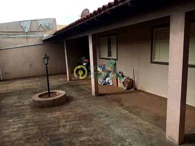 Casa com 350m² 3 quartos e 2 banheiros, à venda, no bairro Conjunto Habitacional José Garcia Molina em Londrina