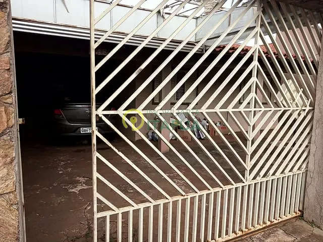 Casa com 350m² 3 quartos e 2 banheiros, à venda, no bairro Conjunto Habitacional José Garcia Molina em Londrina