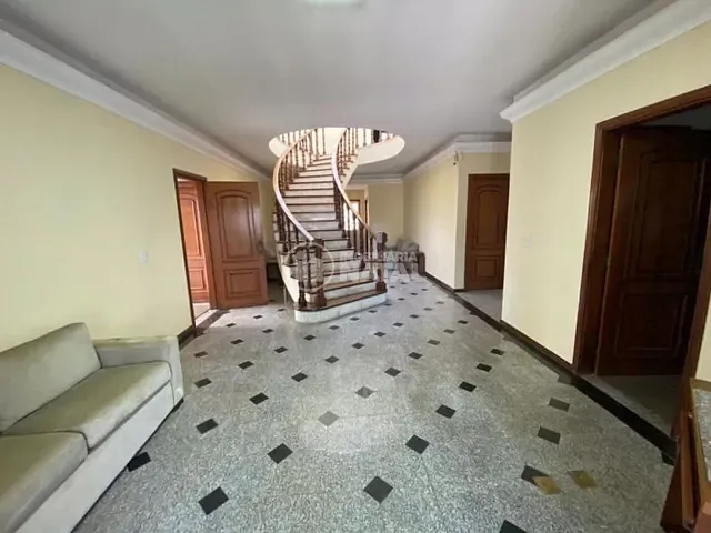 Casa com 720m², à venda, no bairro Caiçaras em Londrina