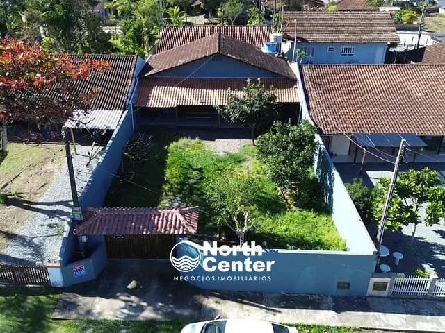 Casa com 300m² 2 quartos e 1 banheiro, à venda, no bairro Pinheiros em Balneário Barra do Sul