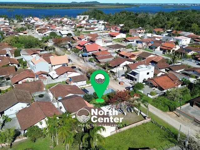 Casa com 300m² 2 quartos e 1 banheiro, à venda, no bairro Pinheiros em Balneário Barra do Sul