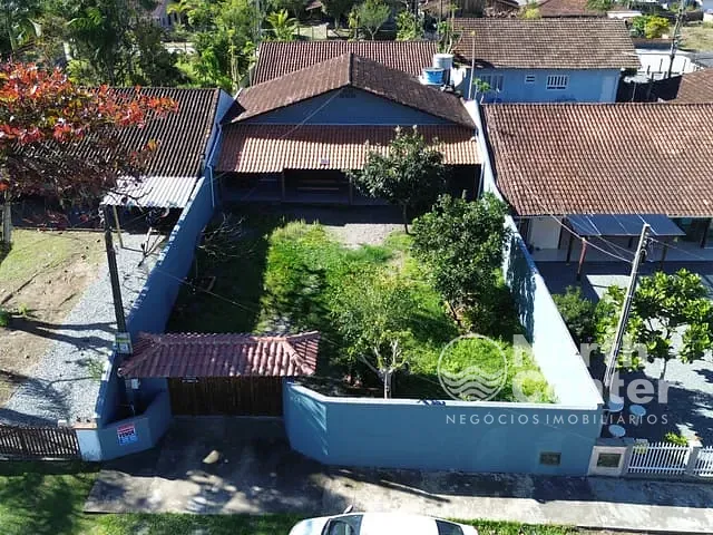 Casa com 300m² 2 quartos e 1 banheiro, à venda, no bairro Pinheiros em Balneário Barra do Sul