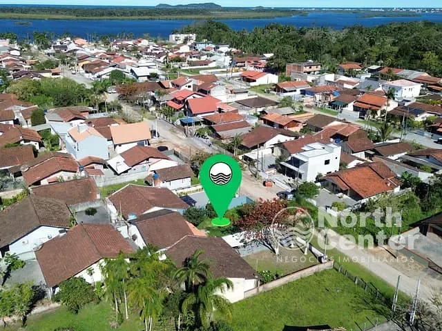 Casa com 300m² 2 quartos e 1 banheiro, à venda, no bairro Pinheiros em Balneário Barra do Sul
