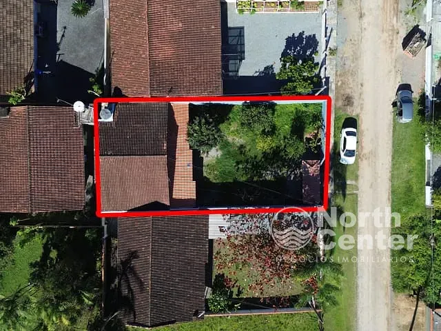 Casa com 300m² 2 quartos e 1 banheiro, à venda, no bairro Pinheiros em Balneário Barra do Sul