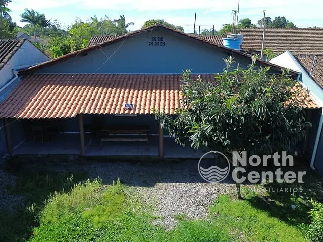 Casa com 300m² 2 quartos e 1 banheiro, à venda, no bairro Pinheiros em Balneário Barra do Sul