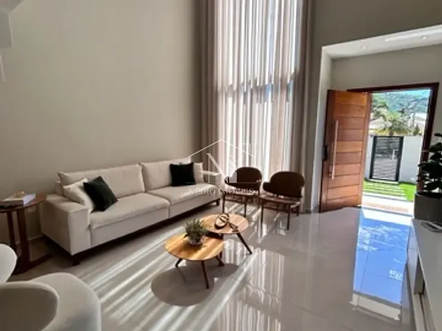 Casa 4 quartos e 1 banheiro, à venda, no bairro Centro em Maricá