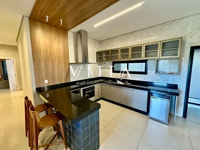 Casa 3 quartos e 4 banheiros, para alugar, no bairro Plano Diretor Sul em Palmas