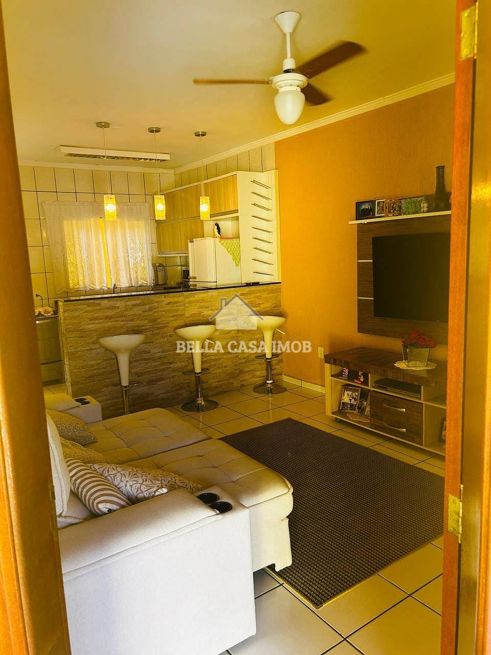 Casa à venda com 2 quartos, 60m² - Foto 2