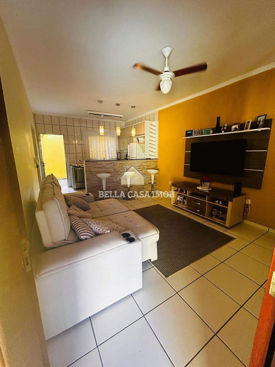 Casa à venda com 2 quartos, 60m² - Foto 1