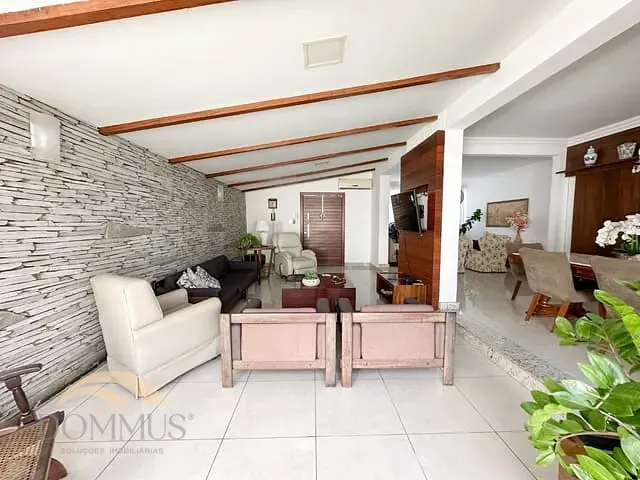 Casa com 581m² 3 quartos e 3 banheiros, à venda, no bairro Castelo em Ipatinga