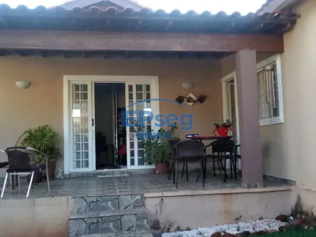 Casa com 208m² 3 quartos e 2 banheiros, à venda, no bairro Hedy em Londrina
