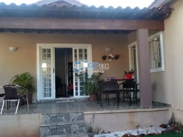 Casa com 208m² 3 quartos e 2 banheiros, à venda, no bairro Hedy em Londrina