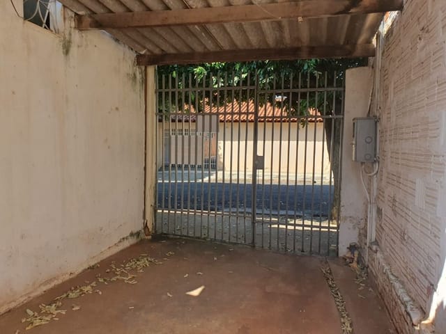 Casa com 170m² 2 quartos e 1 banheiro, à venda, no bairro Nucleo Habitacional Thereza Maria Barbieri em Birigui