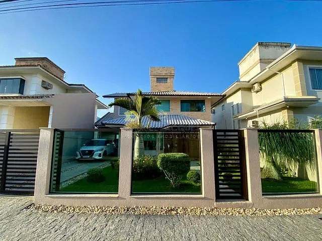 Casa com 360m² 3 quartos e 4 banheiros, à venda, no bairro Pedra Branca em Palhoça