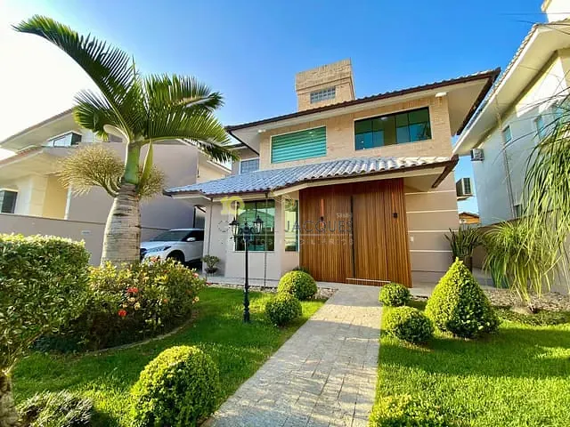 Casa com 360m² 3 quartos e 4 banheiros, à venda, no bairro Pedra Branca em Palhoça