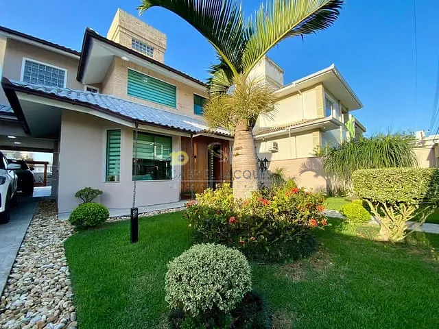 Casa com 360m² 3 quartos e 4 banheiros, à venda, no bairro Pedra Branca em Palhoça