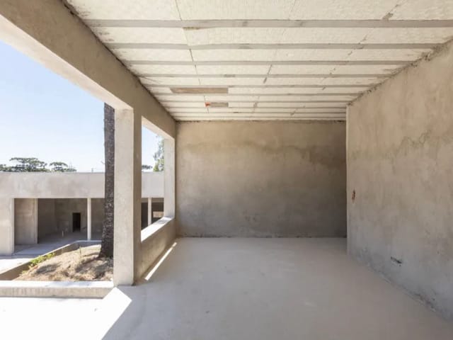 Casa com 1500m² 4 quartos e 6 banheiros, à venda, no bairro Orleans em Curitiba