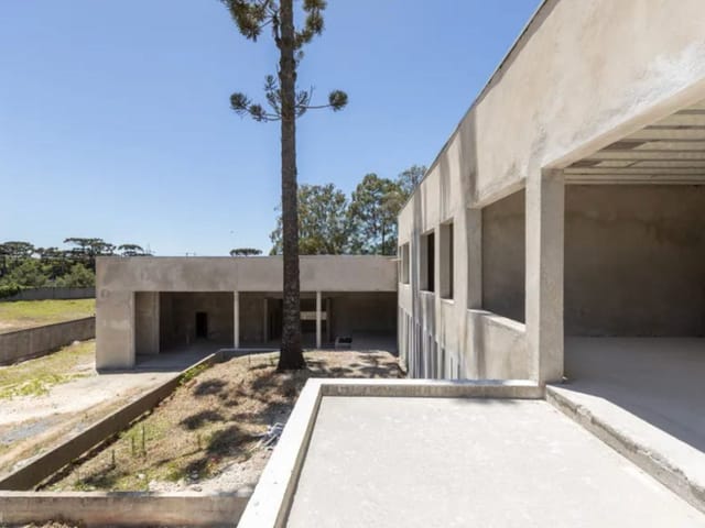 Casa com 1500m² 4 quartos e 6 banheiros, à venda, no bairro Orleans em Curitiba