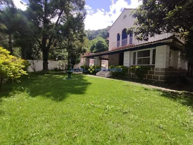 Casa com 829m² 6 quartos e 5 banheiros, à venda, no bairro Centro em Petrópolis